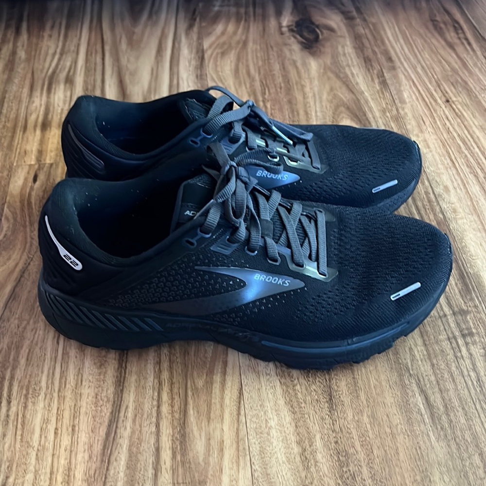 Brooks size 9 Adrenaline 22